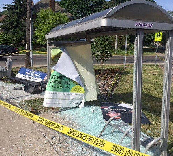 Aberdeen and Queen bus shelter destroyed on may 28, 2016 (Image Credit: Maureen Wilson)