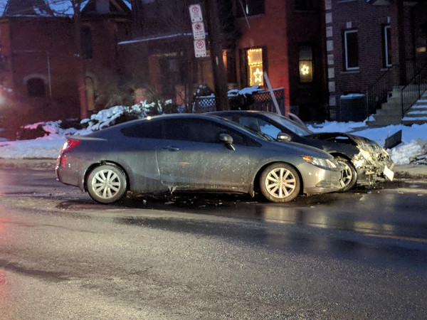 Two-car collision on Aberdeen between Queen and Locke on December 13, 2017 (Image Credit: Ryan McGreal)