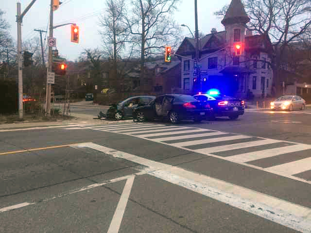 Motor vehicle collision at Aberdeen and Queen during morning rush hour on April 6, 2018 (Image Credit: Tadhg Taylor-McGreal)