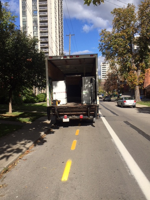 Truck blocking Bay Street bike lanes (Image Credit: Tony Higgins)