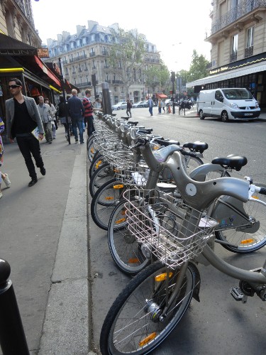1,800 Vélib' stations are scattered across the city