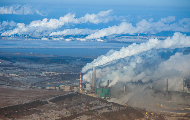 Alberta Oilsands, Fort McMurray (Image Credit: Kris Krüg/Flickr. CC BY-NC-SA 2.0)