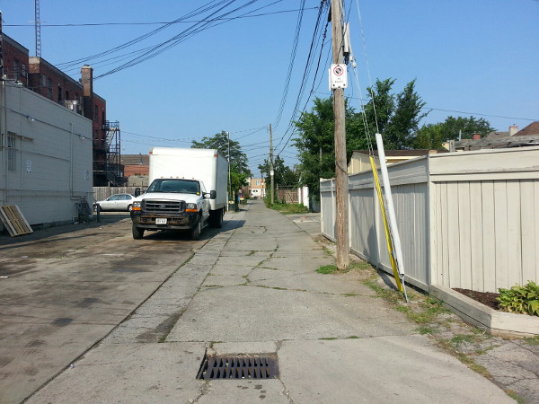 Alleyway north of Barton Street (Image Credit: Ryan McGreal)