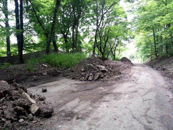 Piles of rubble on Beckett Drive