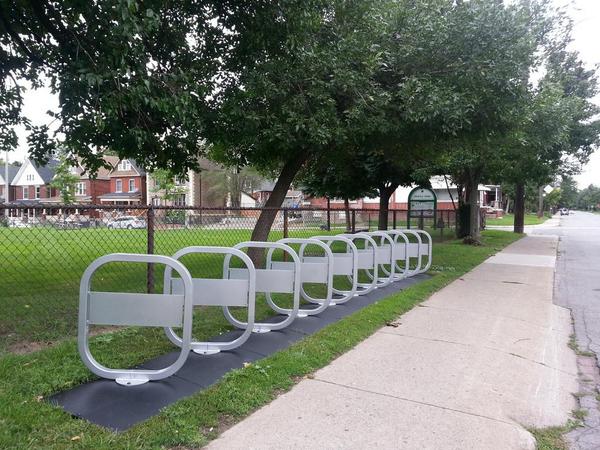 Bike share station at Delaware and Myrtle