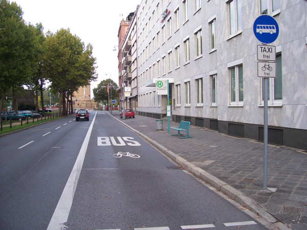 Bikes allowed in bus lane in Mannheim (Image Credit: Wikimedia Commons)