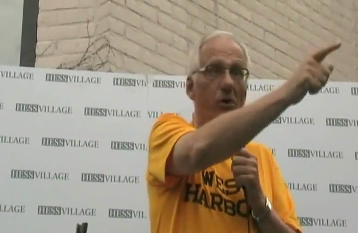Bob Bratina wearing a West Harbour t-shirt at a rally in August 2010, before flip-flopping on the stadium location