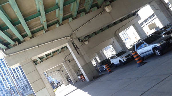 Looking up at the Gardiner. Not a pretty sight.