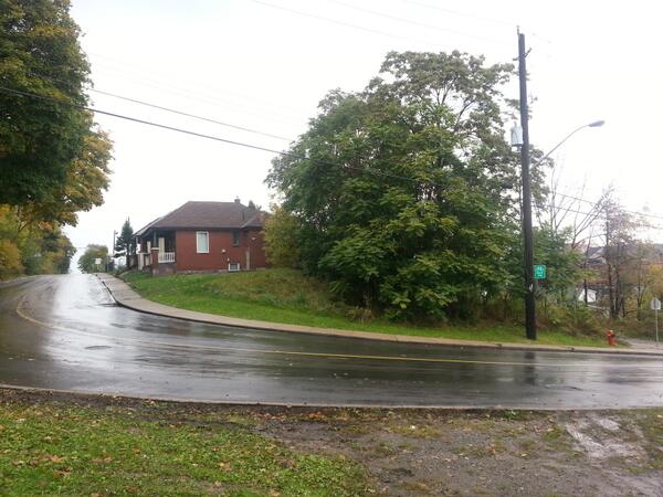 Charlton Avenue, on the left, curves into Wentworth Street (RTH file photo)