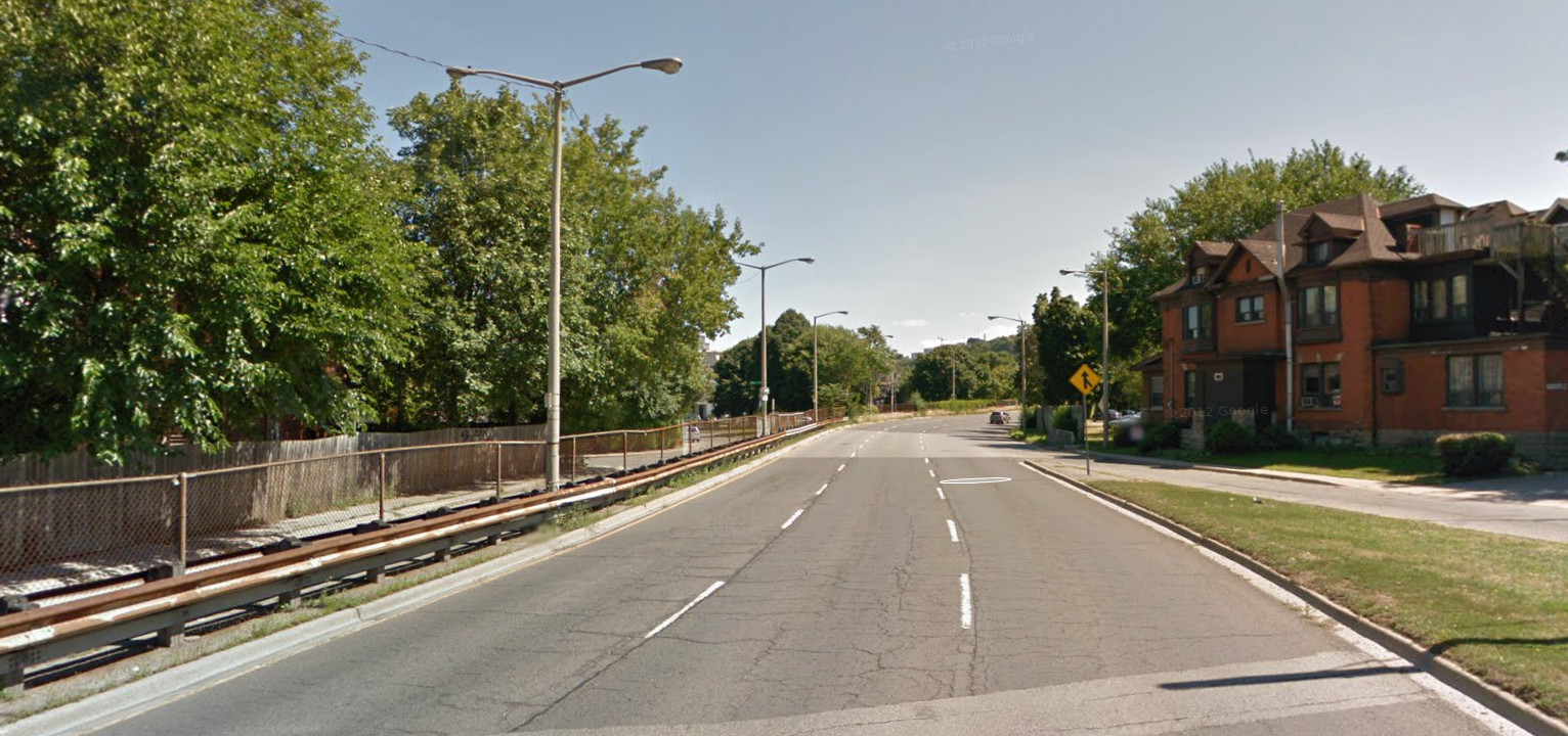 Claremont Access: a freeway running through an urban neighbourhood (Image Credit: Google Street View)