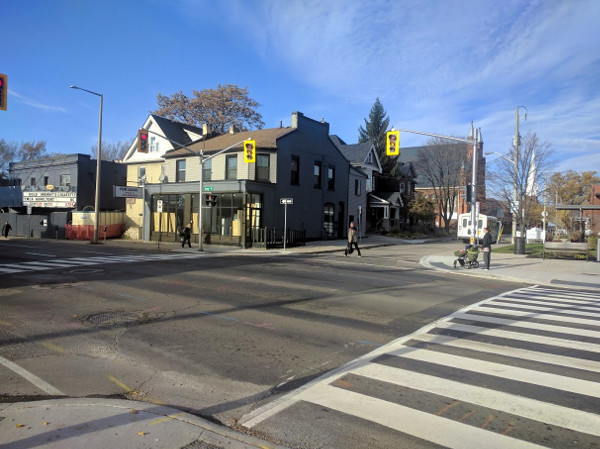 New fully signalized intersection at King and Pearl