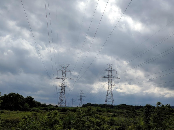Electric transmission lines in Ontario (RTH file photo)