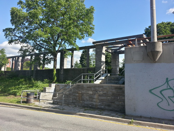 Short staircase into Southam Park