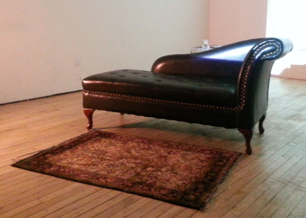 Set detail - Holmes' fainting couch