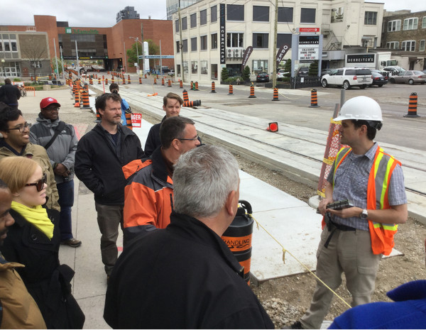 Andrew deGroot discussing construction to the group (Image Credit: Mark Rejhon)