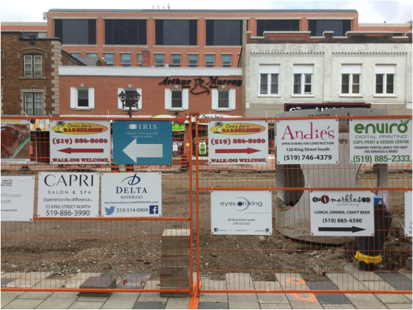 Business wayfinding attached to construction fences (Image Credit: Mark Rejhon)