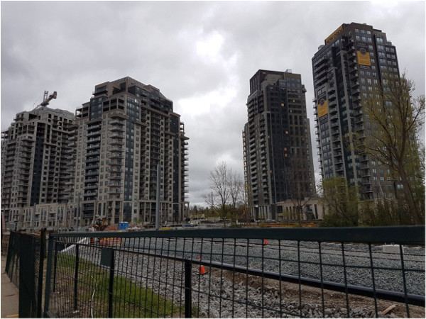 Many new developments next to the LRT route (Image Credit: Damin Starr)