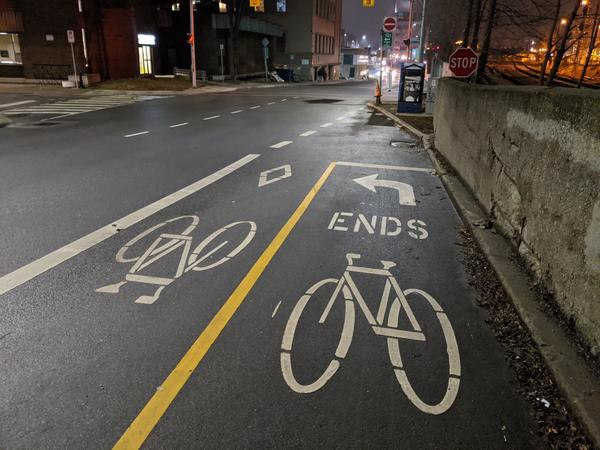 Hunter Street bike lane at MacNab