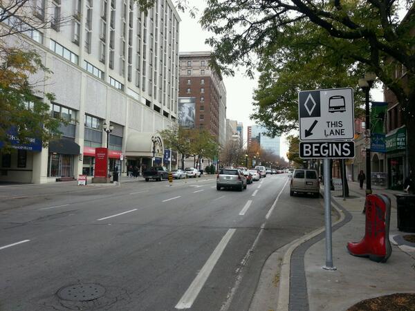 Traffic on King Street west of Mary Street (RTH file photo)