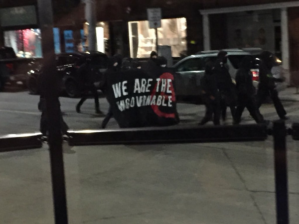 Vandals carry 'We Are The Ungovernable' banner (Image Credit: @OliverioCarmela/Twitter)