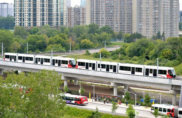 LRT scale compared to buses (Image Credit: Richard Harris/Flickr)