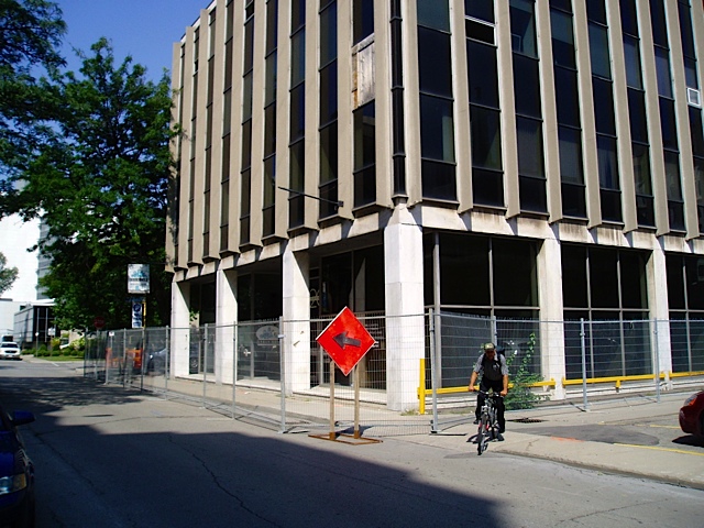 Fencing around 20 Jackson Street West (Image Credit: Eric McGuinness)