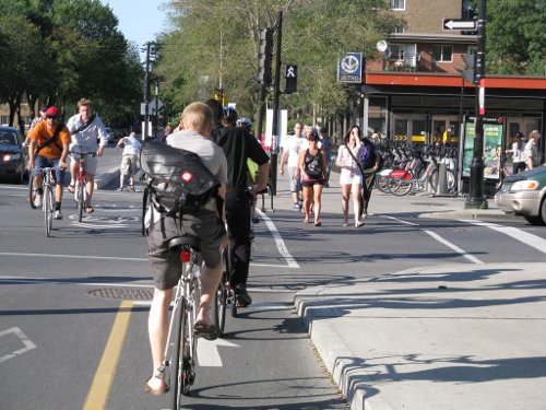 Montreal bikeway (Image Credit: ibiketo.ca)