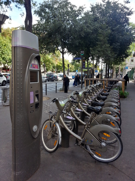 Vélib' station with kiosk