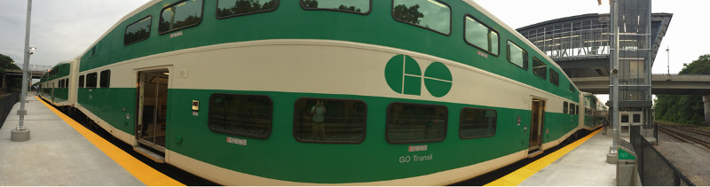 Panorama of a GO Train at West Harbour Platform (photo by Mark)