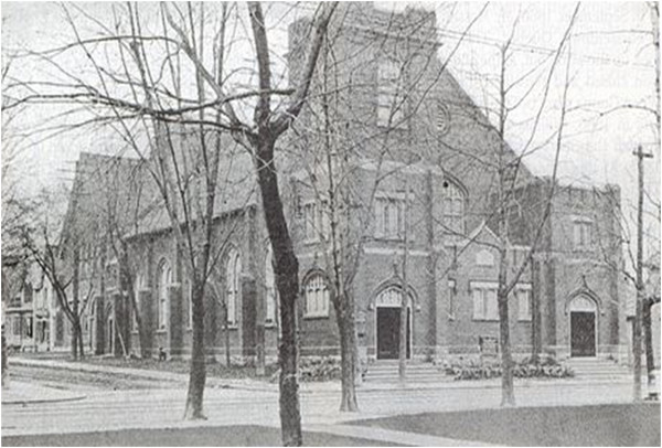 St Andrew's after its enlargement in 1906. St. Matthew's Anglican church is just of view to the right.