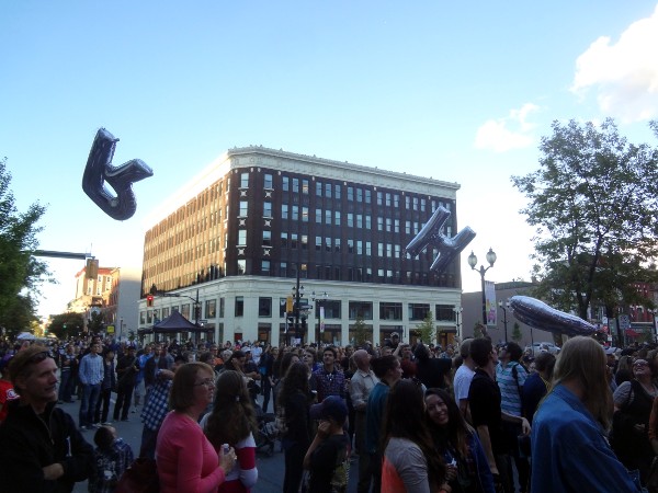 The audience tosses around large inflatable  letters R, A and H with the Lister in the background