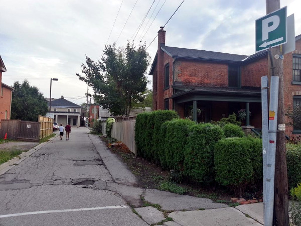 Easy access to King Street via Wilson Lane and off-street municipal parking