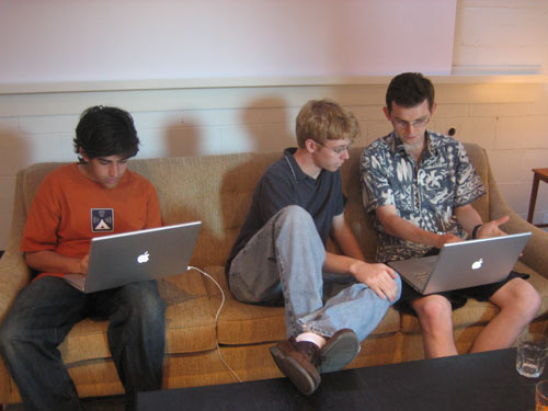 Aaron Swartz (L), Steve Huffman and Zak Stone at Y Combinator in 2005 (Image Credit: Wired)